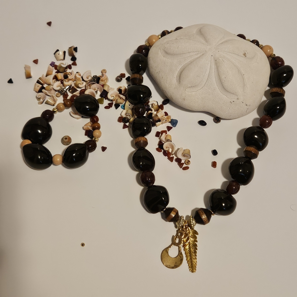 Elegant Black and Gold Beaded Necklace